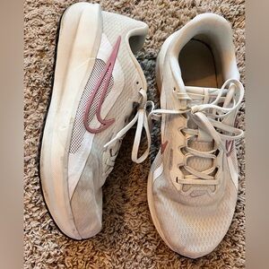 Nike Women's White and Pink Athletic Shoes